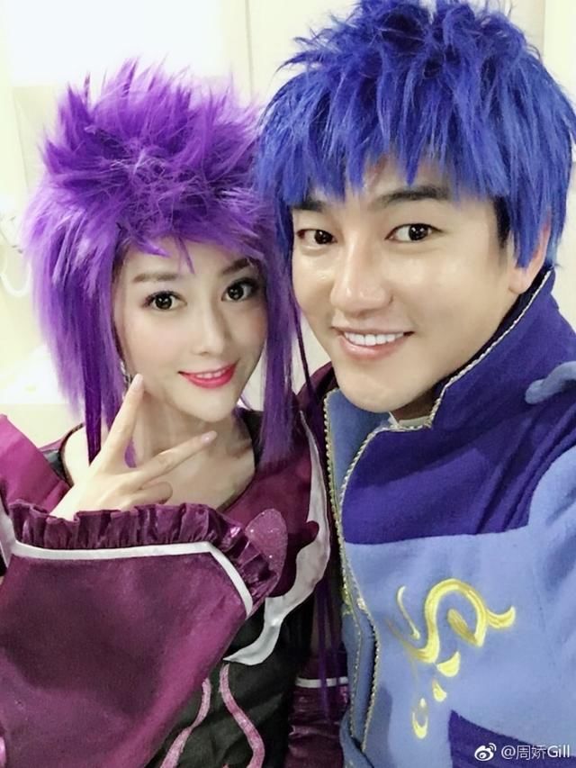 当年的黑魔仙小月如今大变样,现在30岁的她