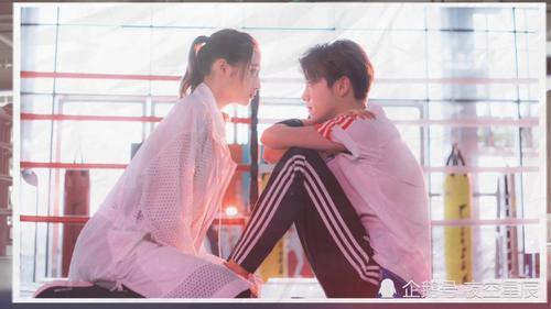 国外偶遇关晓彤鹿晗跨年,站一起现惊人身高差