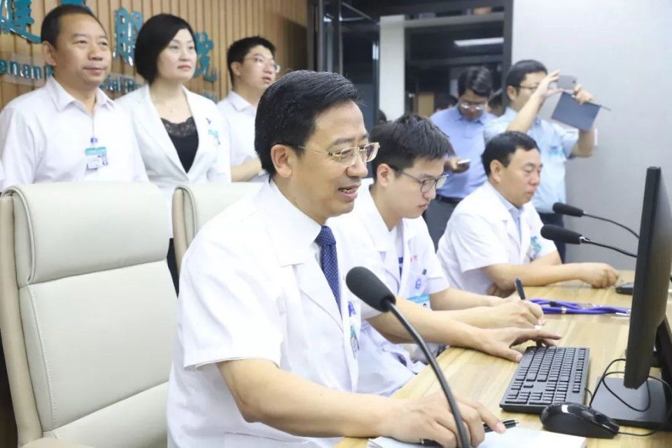 河南省人民医院被搬到了互联网上,患者足不出
