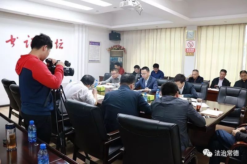 法制周报桃源县委副书记、县长庞波调研县食品