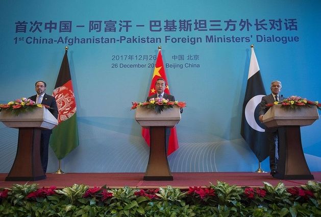 中国帮助这2个邻国化解70年仇怨,印度与日本却