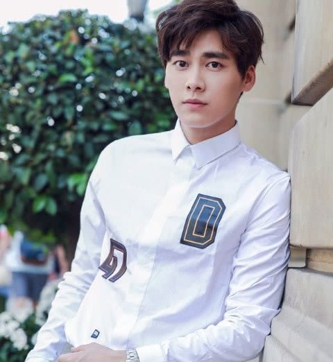 李易峰被问:第一个网名叫什么?随口说出三字,