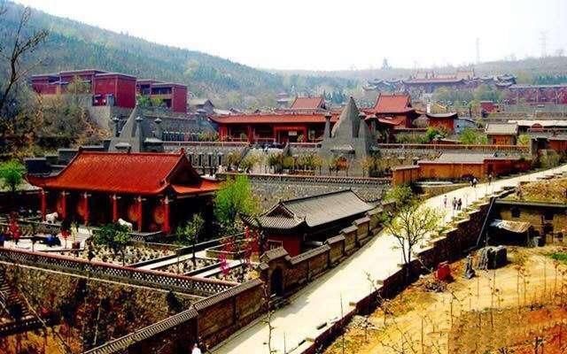 河南这两座寺庙超良心:不收门票,香火自愿,还免费停车!