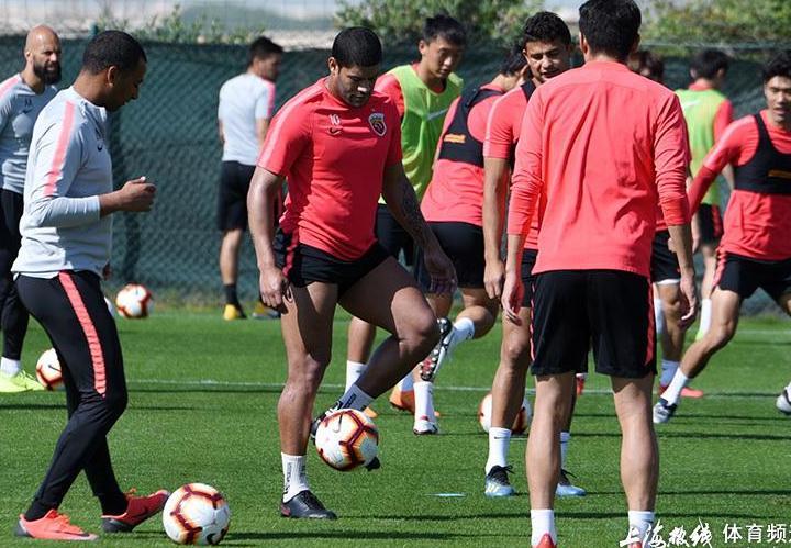 上港四大外援集结完毕 全队认真备战超级杯