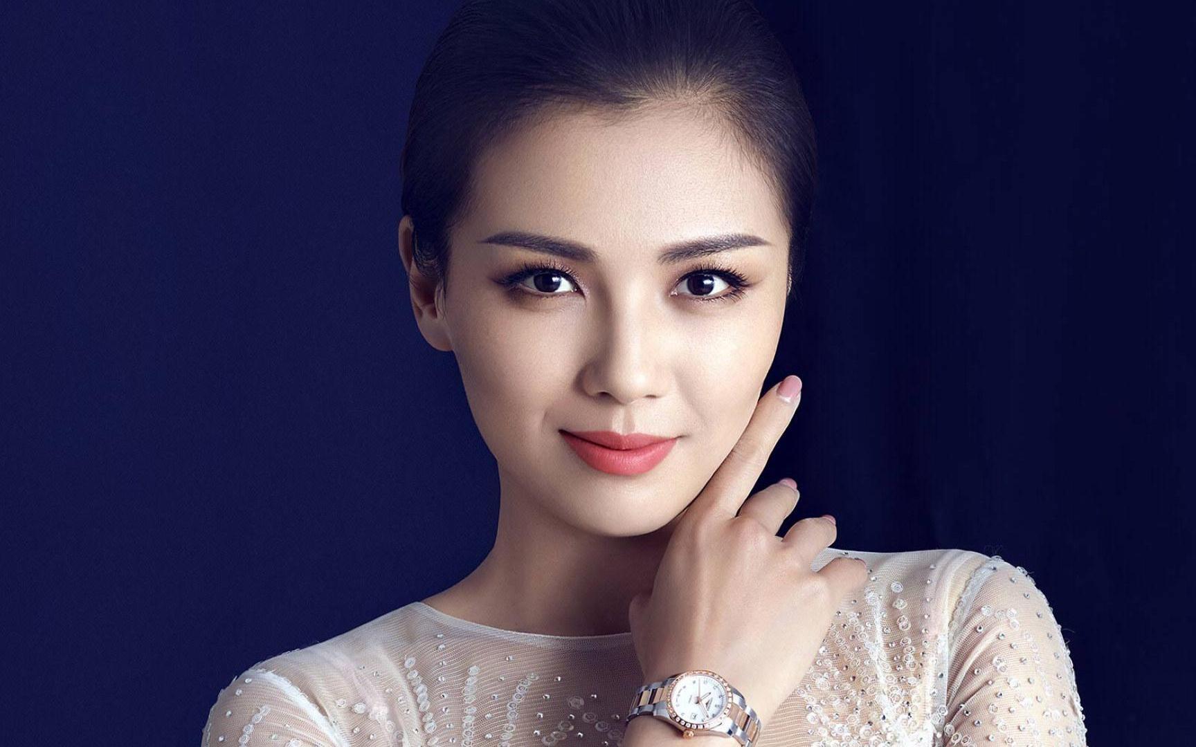 刘涛复出5年还4亿,她比刘涛还厉害,老公欠债1