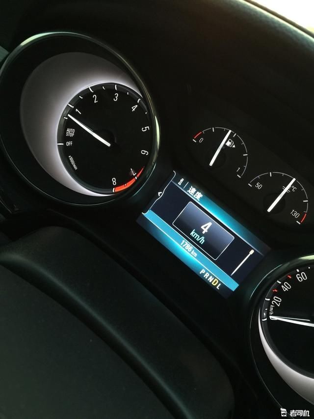 万般无奈:一千公里新车被墙砸了个底掉,还能说