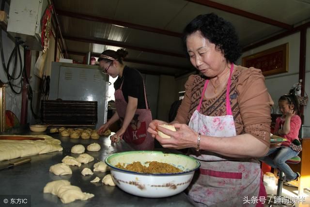 婆婆送我一件衬衫，我嫌太花哨给小姑，听完公公一话我要回衬衫