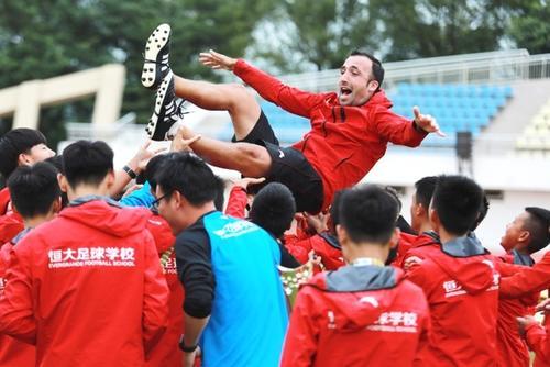 6战豪取16分轰10球!恒大梯队称雄欧洲赛场,中