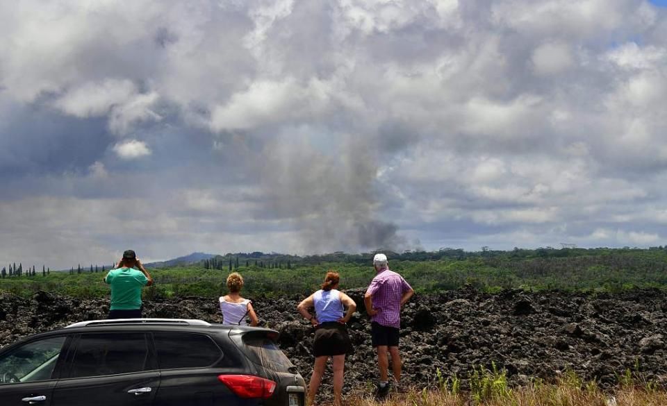 地震和火山活动可能持续 夏威夷人返回家中取走财物