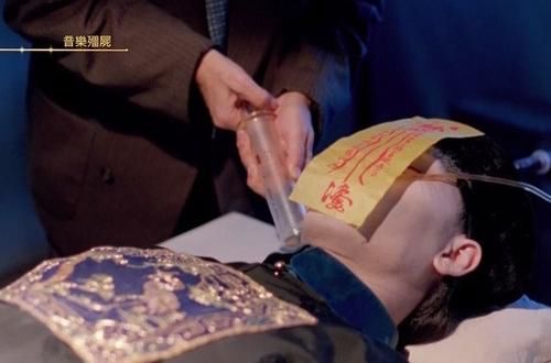 林正英假扮僵尸小弟与真僵尸尬聊,1分钟不到被