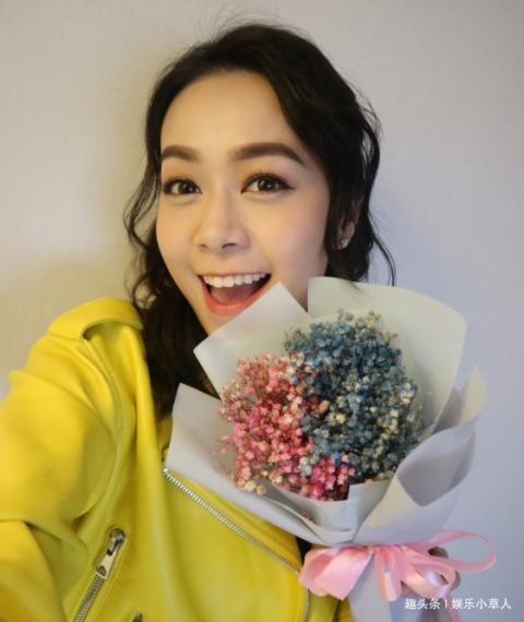 黄心颖亲姐姐自曝父亲曾有婚外情,遭网友众嘲