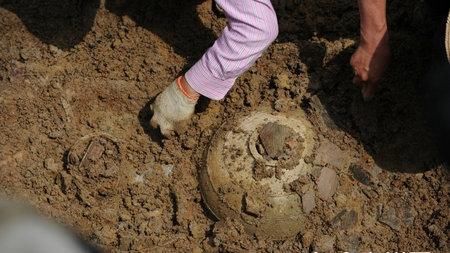 古墓挖出清朝女尸,棺内遍布抓痕是何原因?