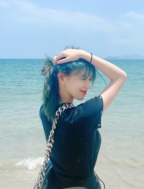 程潇cosplay照流出，有谁注意到她的站姿，双腿平行那刻巨撩