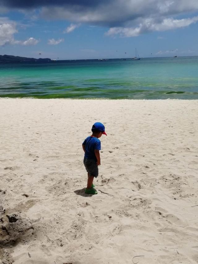 长滩岛旅游记，这个海岛是世界七大最美海滩之一，因环境遭破坏被