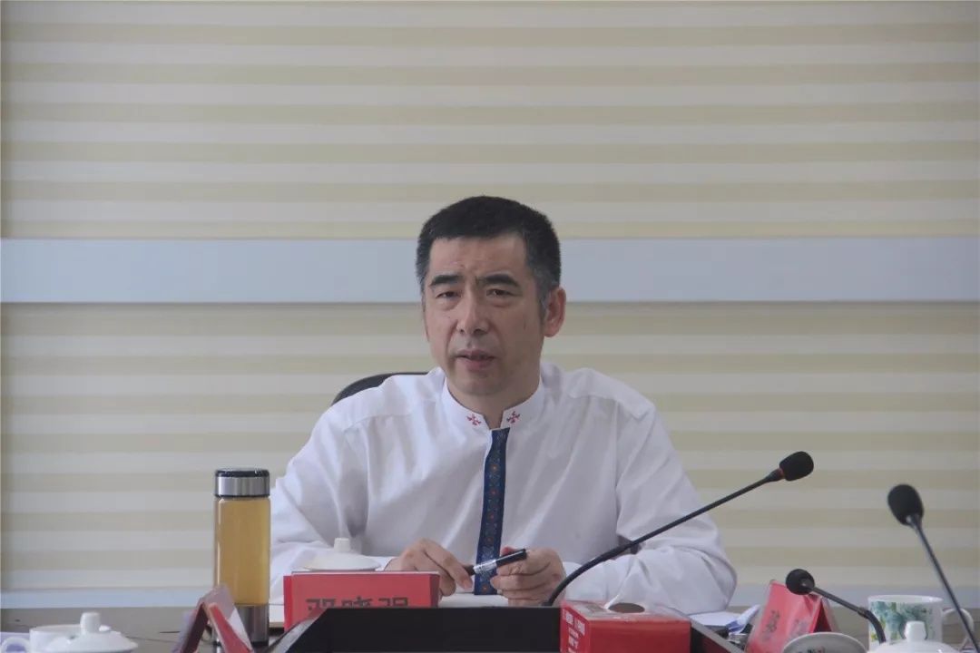 我县召开平安桥头蟠龙健康养生村和韦家厂瑶族