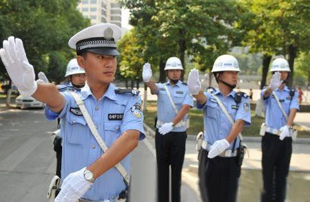 这位玛莎拉蒂女车主火了，驾驶证被扣，还说出了一句超经典的话