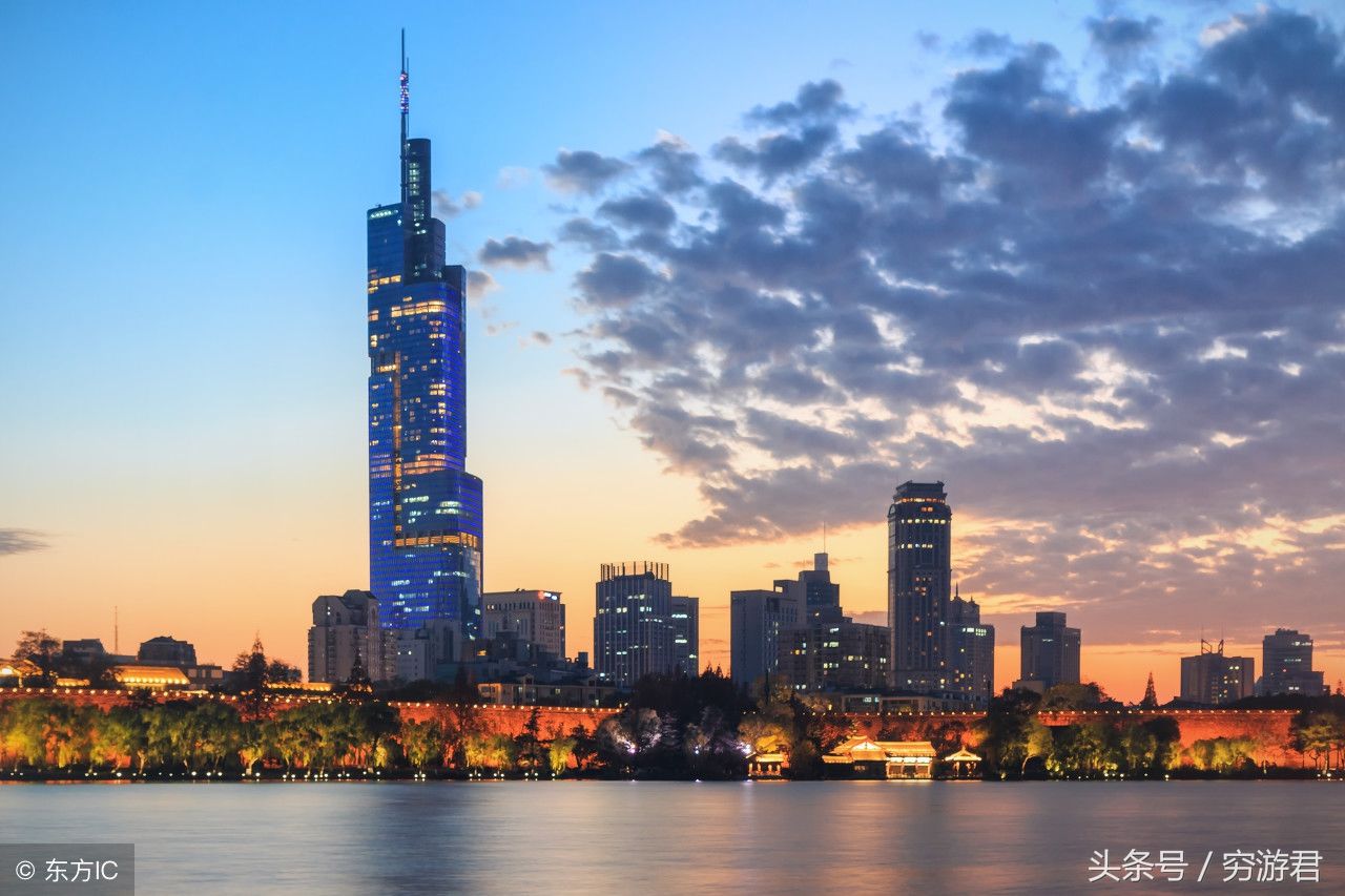 2018中国八大摩天大楼排名，第一名上海中心大厦，高达632米!