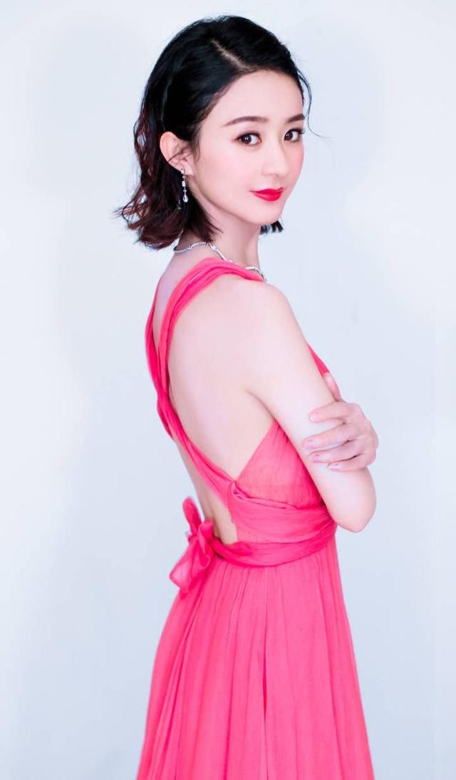 被说显老气之后赵丽颖穿粉红色裙子,这才是符合她气质