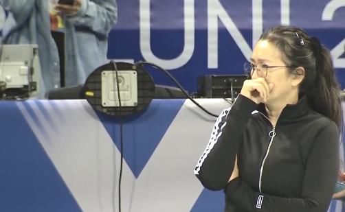 巩俐现身女排集训观摩郎平神态 为女排电影做准备