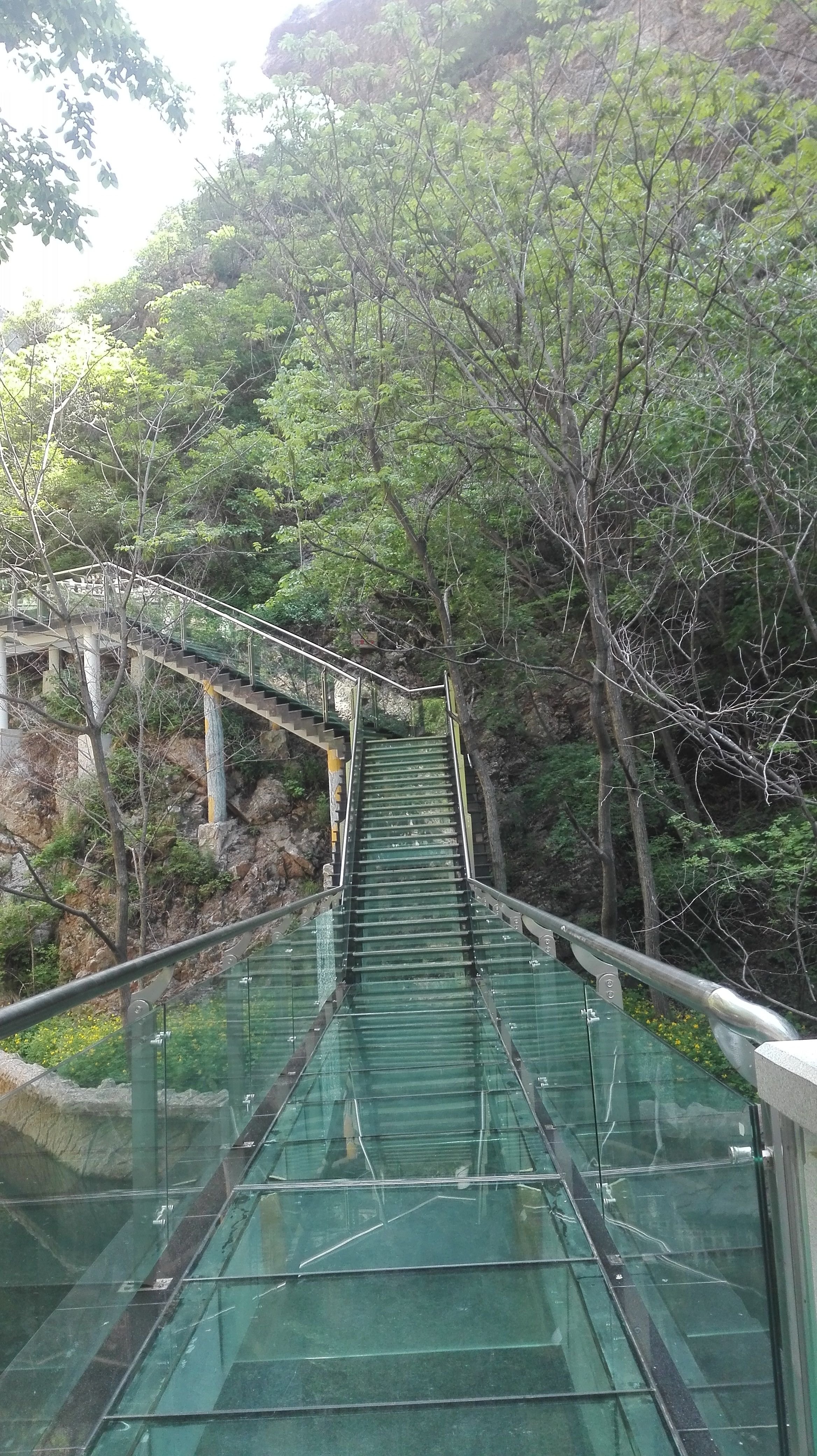 感受玻璃栈道不用去那么远,来辽宁营口盖县赤山-受神灵庇护的山_【快资讯】