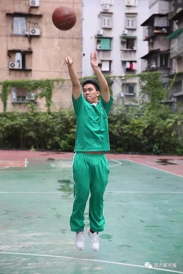 膜拜!广东高考文理前20考生曝光!广州汕头最多