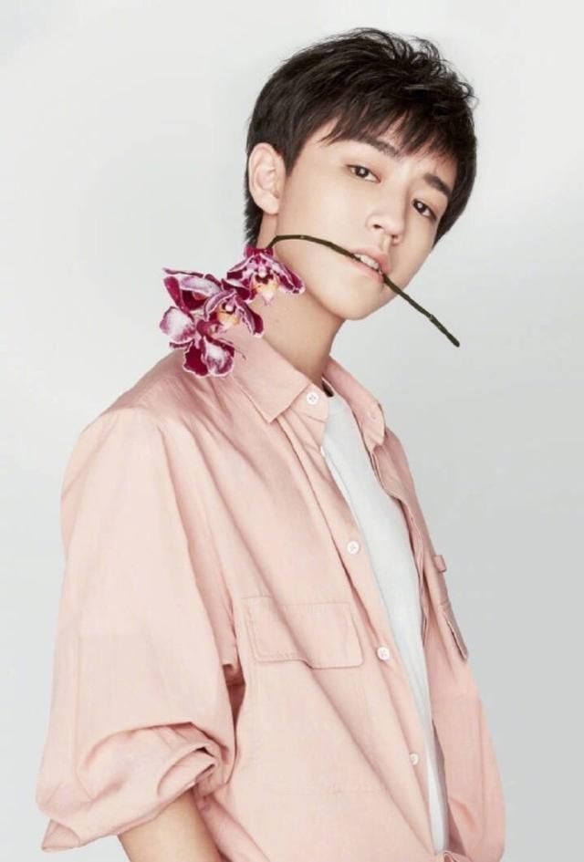 明星势力榜:薛之谦成功挤走鹿晗,吴亦凡被排的