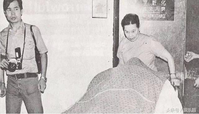 直击李小龙葬礼,妻子披麻戴孝不知其死因,儿子多年后也被射杀! - ljj_1951 - ljj_1951的博客 直击李小龙葬礼,妻子披麻戴孝不知其死因,儿子多年后也被射杀! - ljj_1951 - ljj_1951的博客