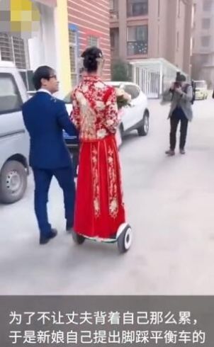 新郎结婚当日放新娘视频