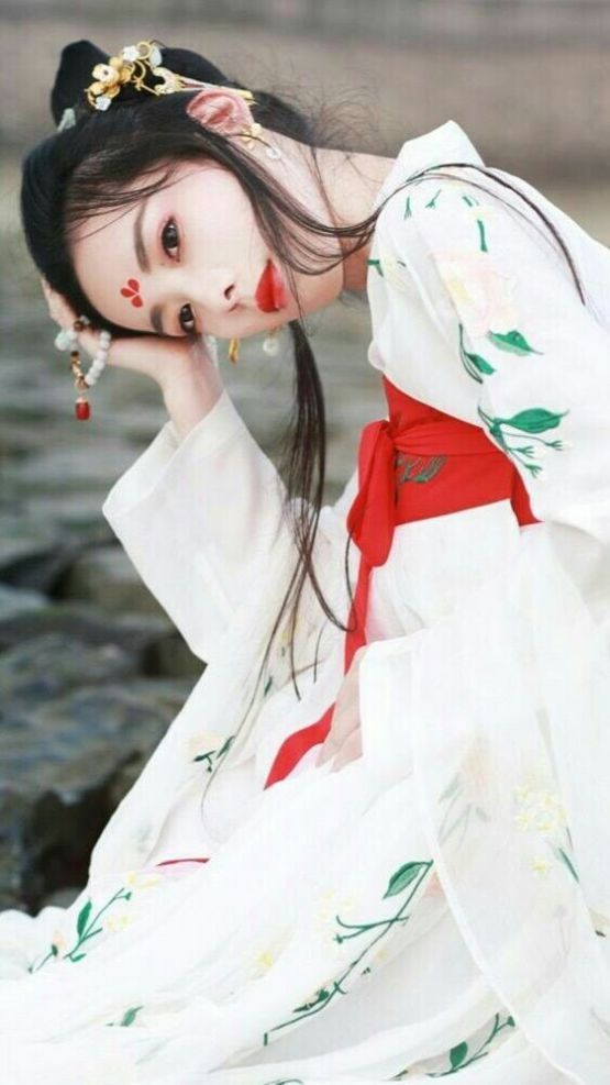 黑痣长在这四个位置,俗称“财权痣”,一生高高在上! ag真人在线
