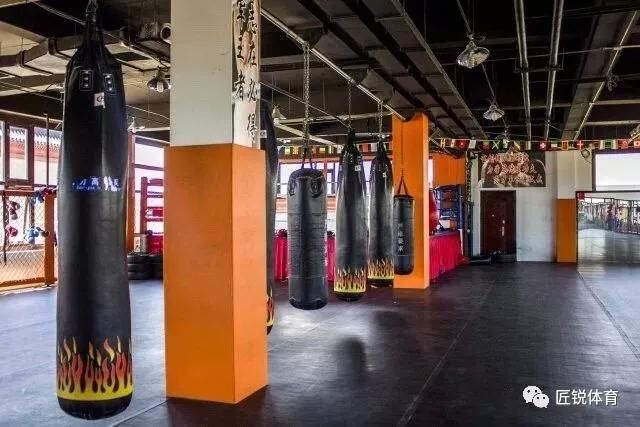 他是民族骄傲!中国第一位KO泰拳王的散打王!