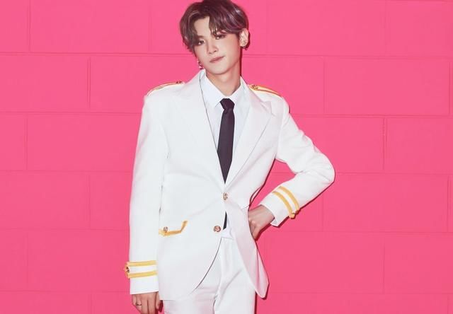 Justin飞机上学马叫,粉丝操心送上备忘录,微博