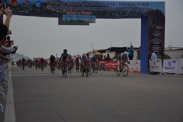 2018年环舟山群岛新区女子国际公路自行车赛
