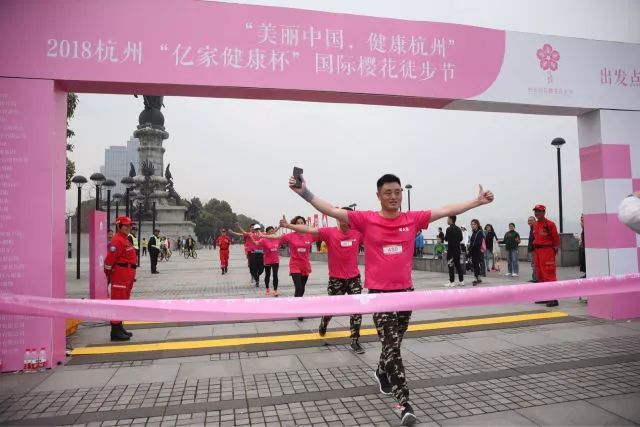 5000人一起徒步看樱花？！人从众，花美，人更美！