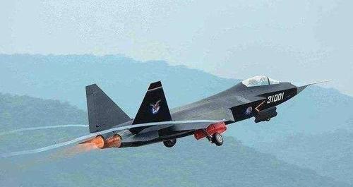 振奋!国产第二代舰载机确定是歼31发展型:歼2