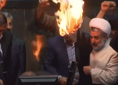 伊朗议会史上首次:烧美国国旗,唱美国去死