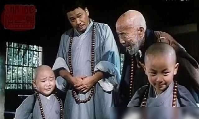 释小龙吴孟达久违同框引回忆杀，一个长大了，一个也真的老了！