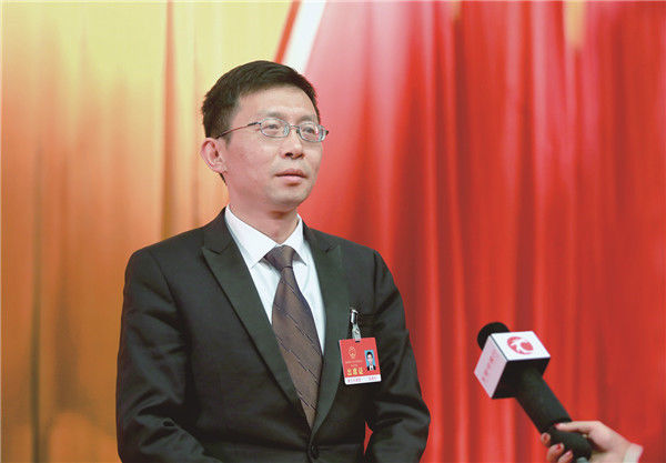 以奋斗创造幸福 以实干成就梦想