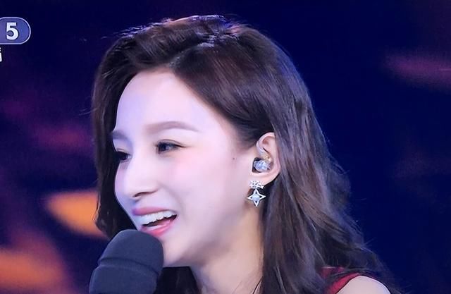 世界杯最美女主播,360度无死角,美女:看完她的戏视频裸网友图片
