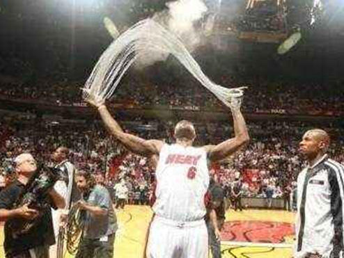 美国又一次癫狂 中国人只用实际行动打脸