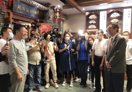 第十一届天津相声节开幕，名家冯巩担任总顾问，德云社再次缺席？