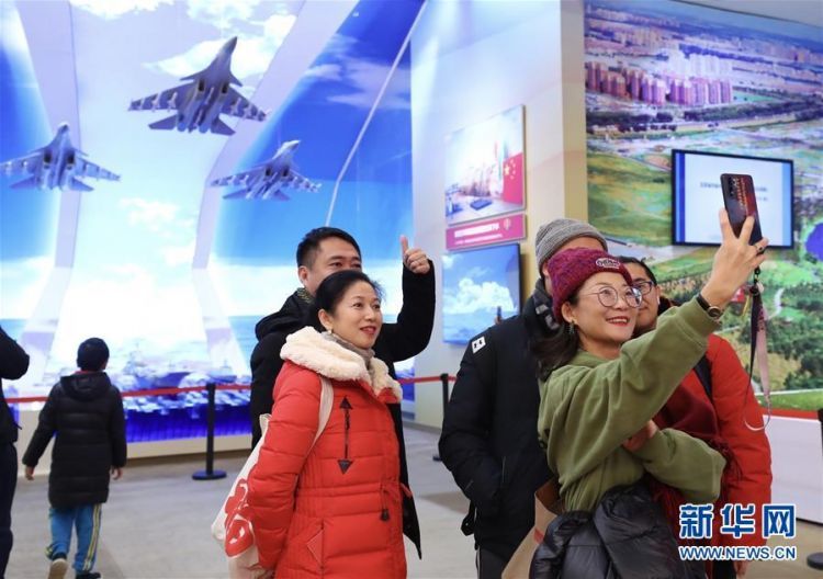 伟大历程辉煌成就人间正道