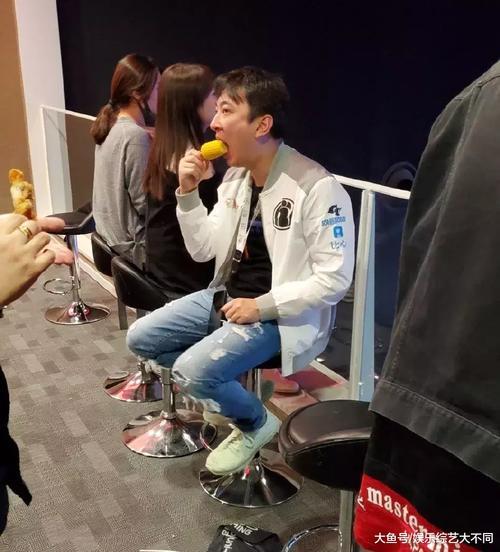 王思聪一篇鬼才文案,王健林多了数以亿计的儿