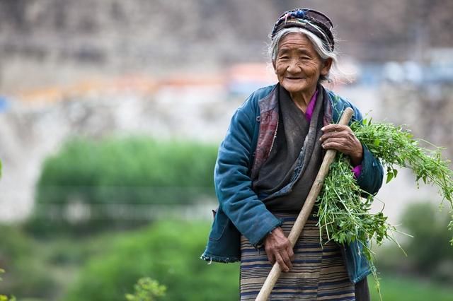 追着磕长头的脚步，走进眼睛的天堂