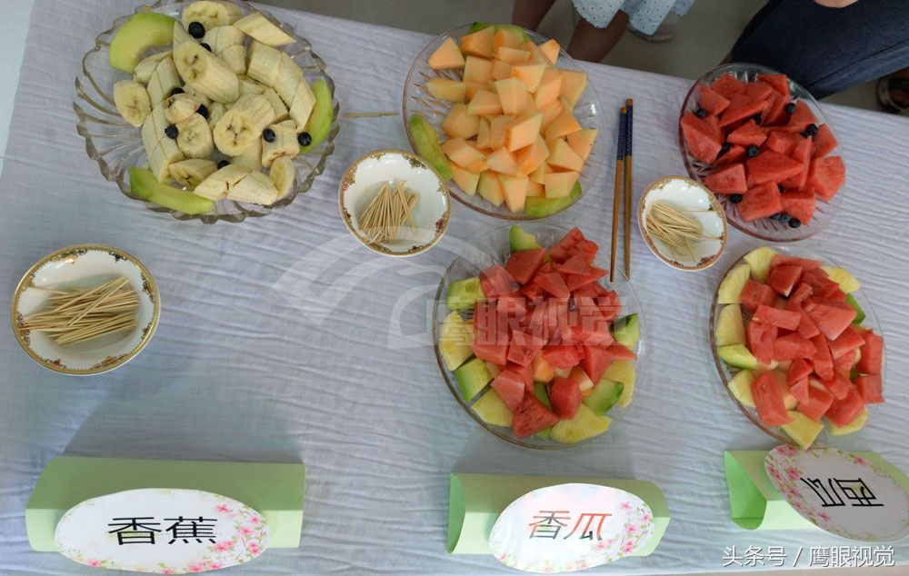 为招新生,幼儿园让家长参观食堂菜谱,丰盛菜谱