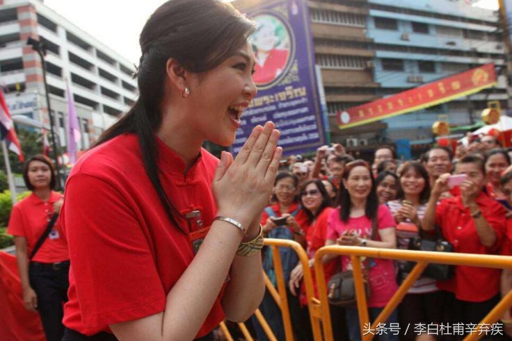 英拉回中国包饺子样子最美，有人为她放弃一切，不结婚也要在一起