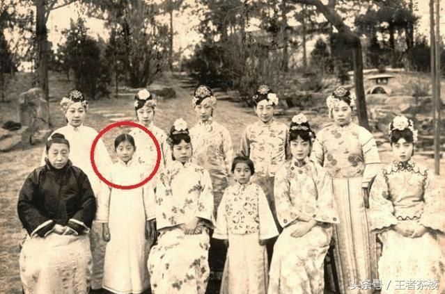 清朝最美格格，因为爱上姐夫终生未嫁，活到2003年被饺子噎死