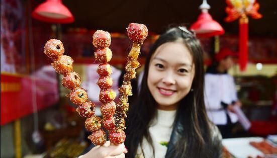 青岛糖球会，红烧肉冰糖葫芦、榴莲冰糖葫芦受热捧！