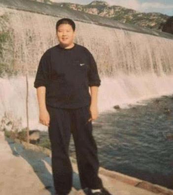 费启鸣也是小胖子,假如有一天偶像胖回来,你还