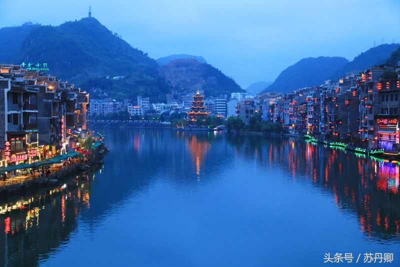 凤凰古城又出收费舆论，比起免门票的千年小镇，它迟早玩完自己