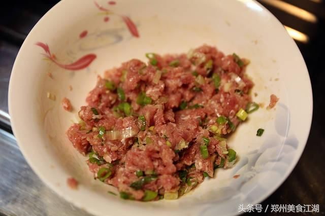 豆腐镶肉，另类的美味小吃